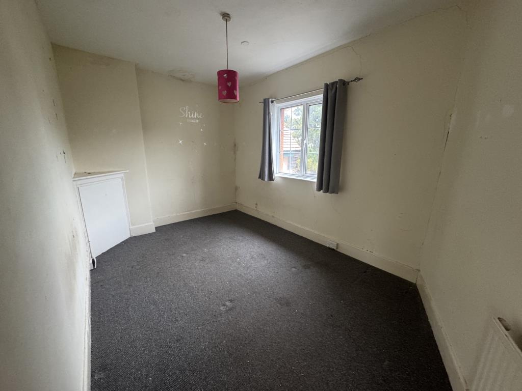 Lot: 116 - TERRACE HOUSE FOR REFURBISHMENT - Bedroom two
